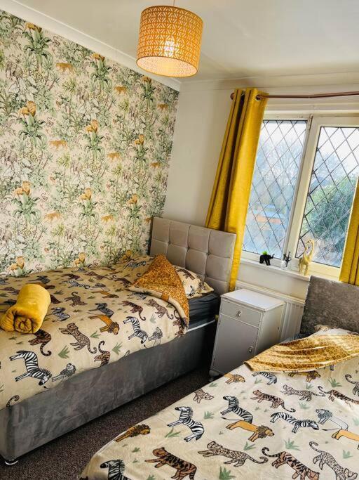 Treetops - Sleeps 8 Entire House Private Parking Close To Town Centre And Stadium Γουίγκαν Εξωτερικό φωτογραφία
